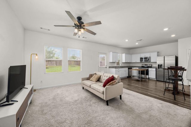 674 Amesbury Road, Montgomery, TX 77316