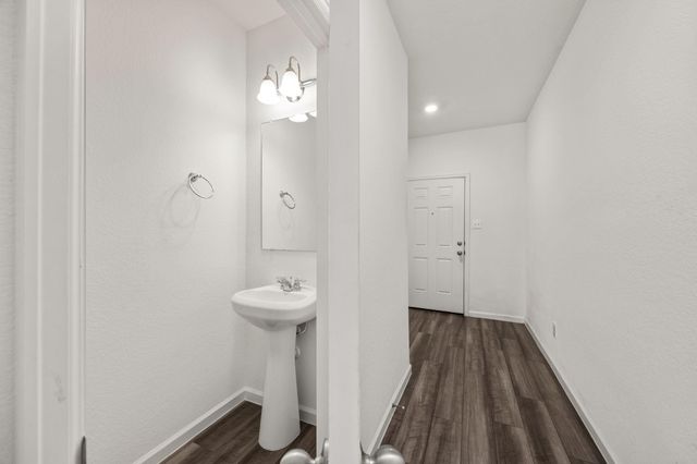 674 Amesbury Road, Montgomery, TX 77316