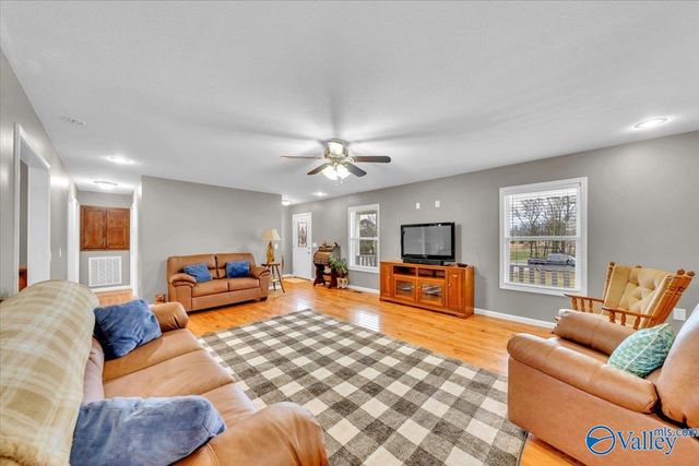 125 County Road 1033, Fort Payne, AL 35968