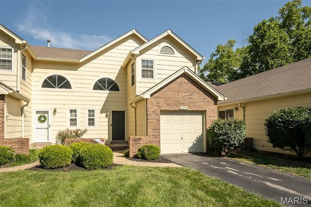 11932 Autumn Lakes Drive, Maryland Heights, MO 63043