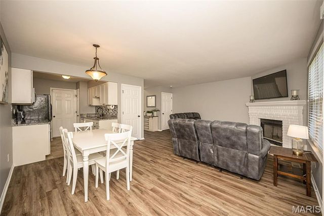 11932 Autumn Lakes Drive, Maryland Heights, MO 63043