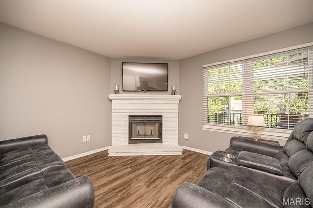 11932 Autumn Lakes Drive, Maryland Heights, MO 63043