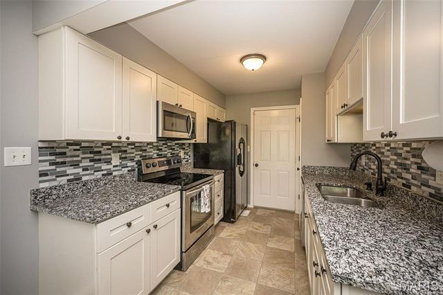 11932 Autumn Lakes Drive, Maryland Heights, MO 63043
