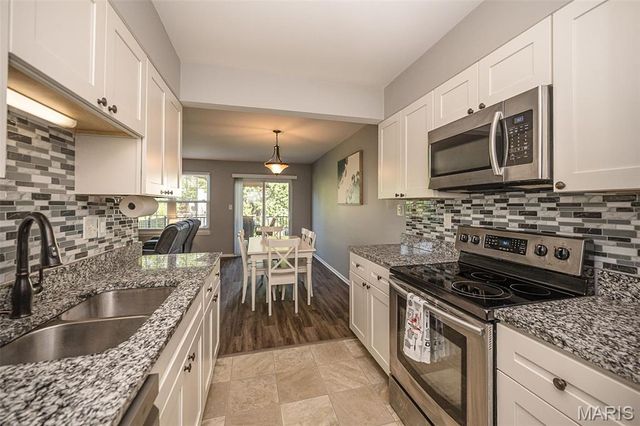 11932 Autumn Lakes Drive, Maryland Heights, MO 63043