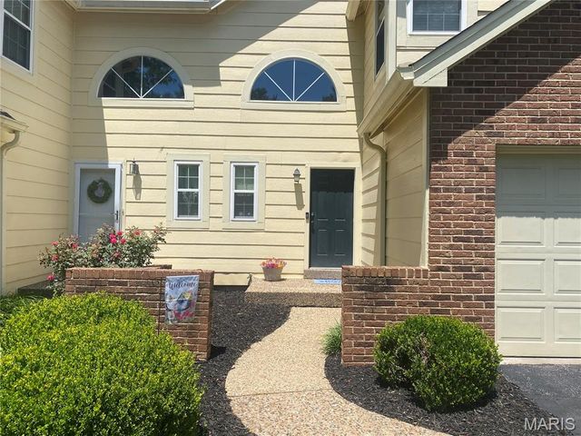 11932 Autumn Lakes Drive, Maryland Heights, MO 63043