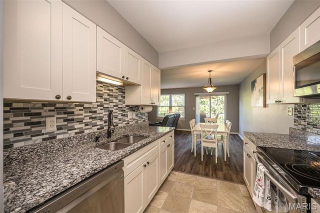 11932 Autumn Lakes Drive, Maryland Heights, MO 63043