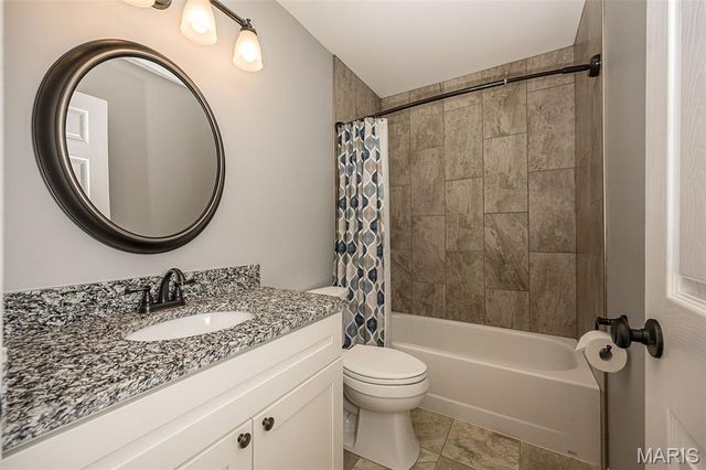 11932 Autumn Lakes Drive, Maryland Heights, MO 63043