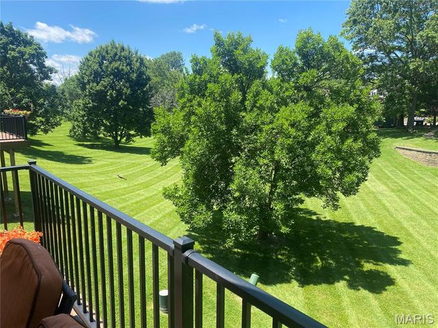 11932 Autumn Lakes Drive, Maryland Heights, MO 63043