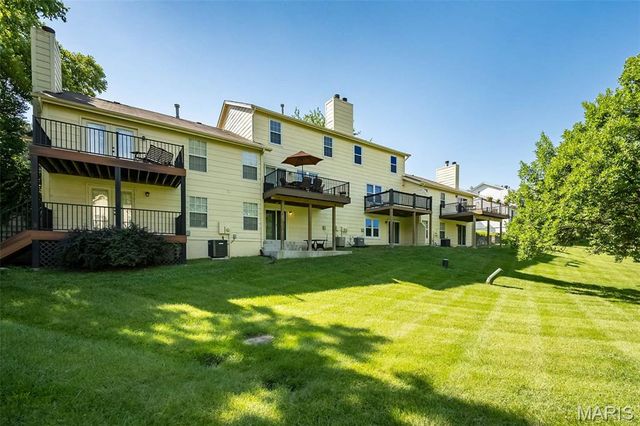 11932 Autumn Lakes Drive, Maryland Heights, MO 63043