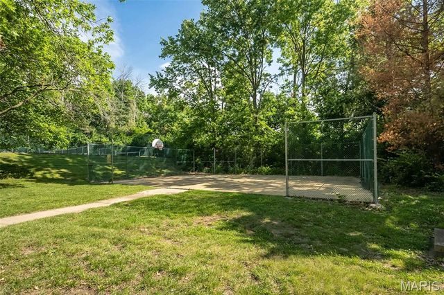 11932 Autumn Lakes Drive, Maryland Heights, MO 63043