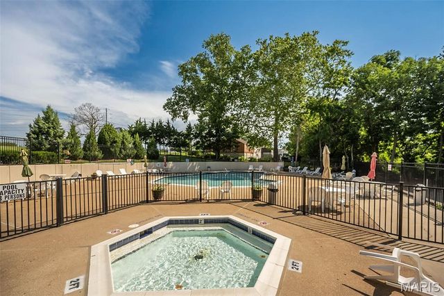 11932 Autumn Lakes Drive, Maryland Heights, MO 63043