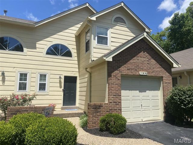 11932 Autumn Lakes Drive, Maryland Heights, MO 63043