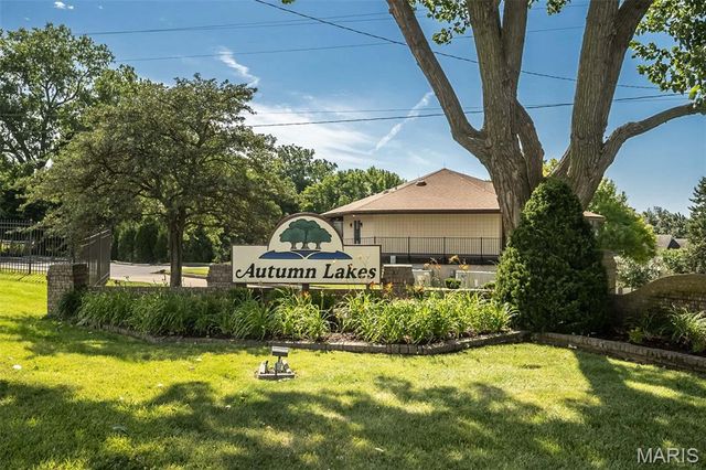11932 Autumn Lakes Drive, Maryland Heights, MO 63043