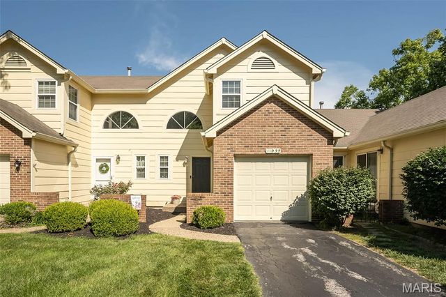 11932 Autumn Lakes Drive, Maryland Heights, MO 63043