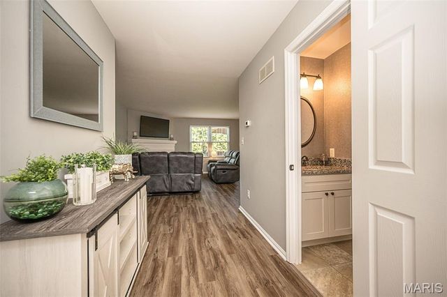 11932 Autumn Lakes Drive, Maryland Heights, MO 63043