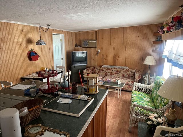 11 22nd, Wading River, NY 11972