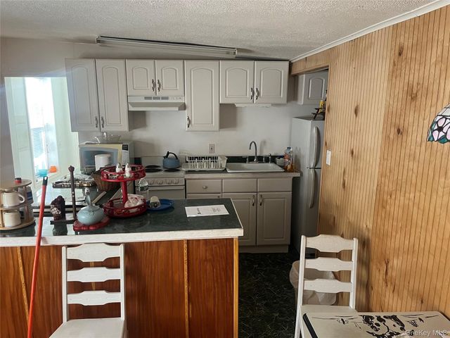 11 22nd, Wading River, NY 11972
