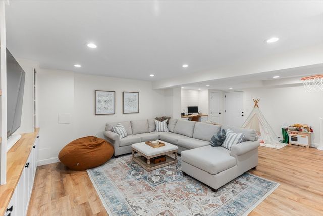 11 Highland St, Easton, MA 02375