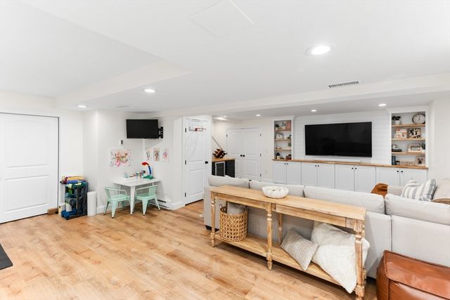 11 Highland St, Easton, MA 02375