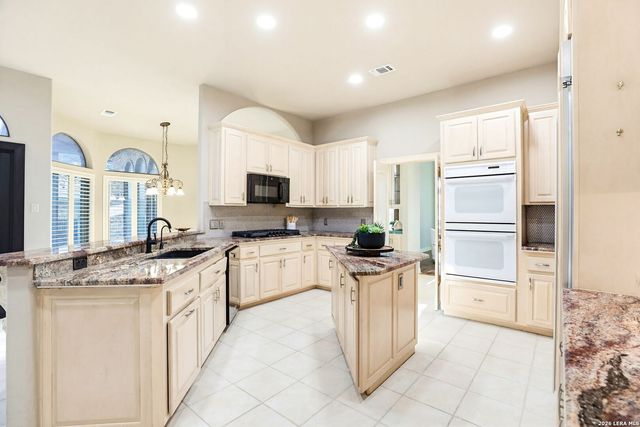 136 WESTCOURT LN, San Antonio, TX 78257