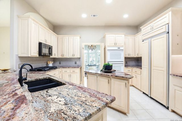 136 WESTCOURT LN, San Antonio, TX 78257