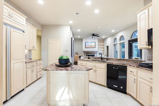 136 WESTCOURT LN, San Antonio, TX 78257