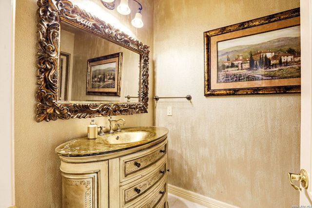 136 WESTCOURT LN, San Antonio, TX 78257