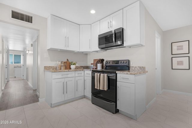 3001 N 43RD Place, Phoenix, AZ 85018