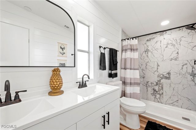 112 Poinsettia DR, Fort Myers, FL 33905