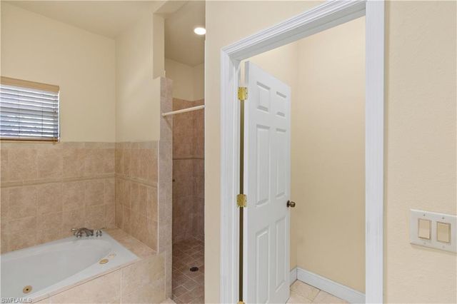 2495 62nd AVE NE, Naples, FL 34120