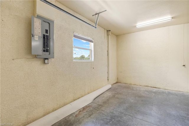 2495 62nd AVE NE, Naples, FL 34120