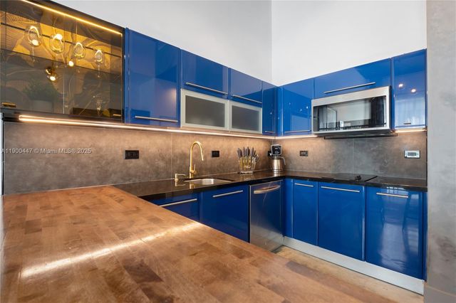 253 NE 2nd St 314, Miami, FL 33132