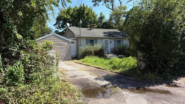 448 Revilo Avenue, Shirley, NY 11967