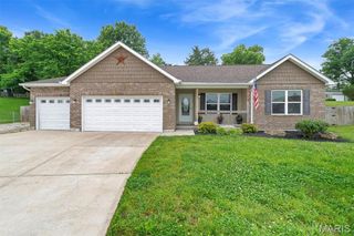 2161 Meadow Grass Drive, Pacific, MO 63069