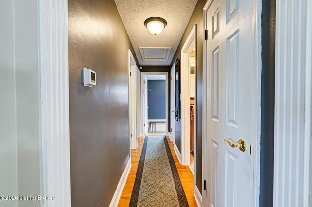 4926 Determine Ln, Louisville, KY 40216