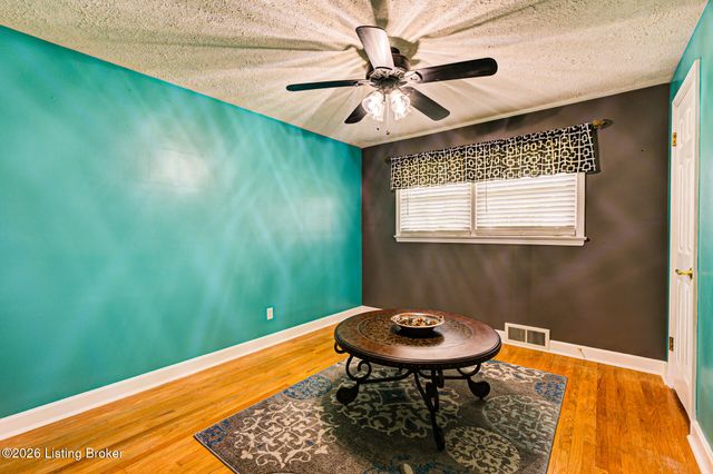 4926 Determine Ln, Louisville, KY 40216