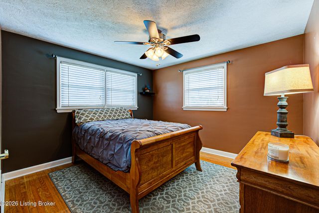 4926 Determine Ln, Louisville, KY 40216