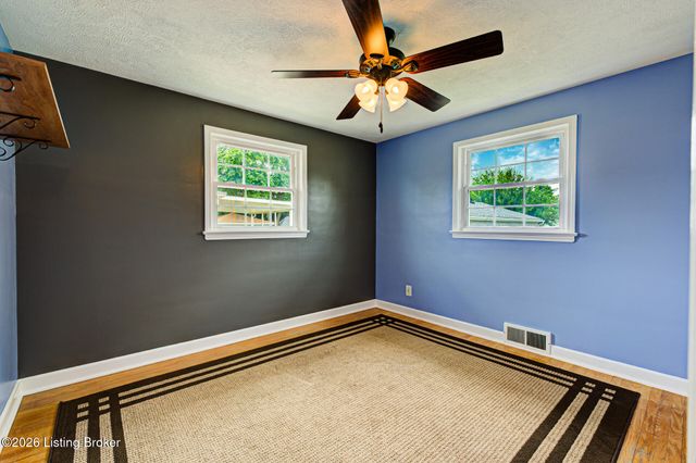 4926 Determine Ln, Louisville, KY 40216