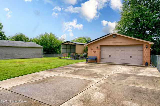 4926 Determine Ln, Louisville, KY 40216