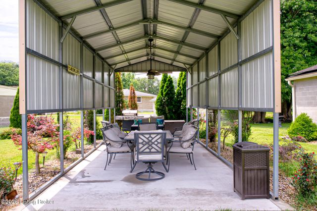 4926 Determine Ln, Louisville, KY 40216