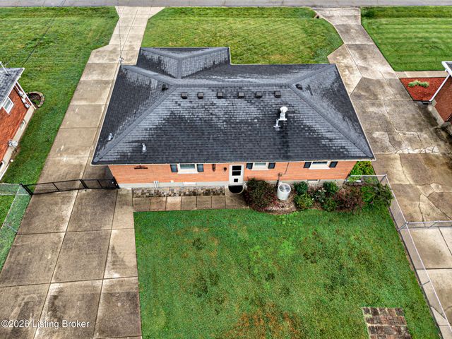 4926 Determine Ln, Louisville, KY 40216