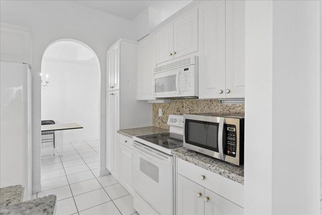 7937 EXETER Circle E 102, Tamarac, FL 33321