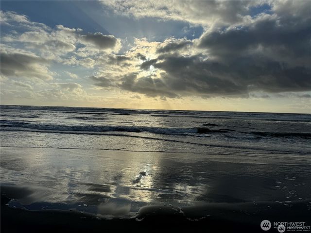 2401 N Washington Street, Long Beach, WA 98631