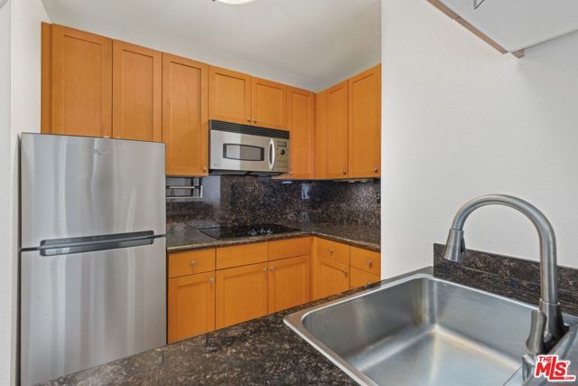 1440 VETERAN Avenue 404, Los Angeles, CA 90024