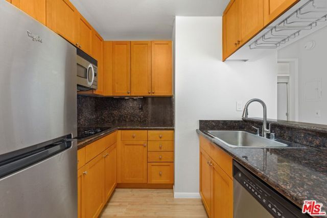 1440 VETERAN Avenue 404, Los Angeles, CA 90024