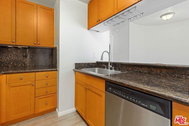 1440 VETERAN Avenue 404, Los Angeles, CA 90024