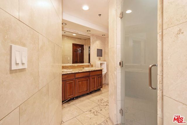 1440 VETERAN Avenue 404, Los Angeles, CA 90024