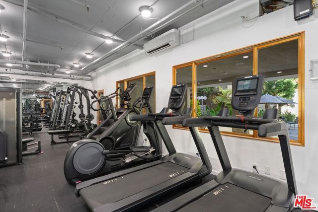 1440 VETERAN Avenue 404, Los Angeles, CA 90024