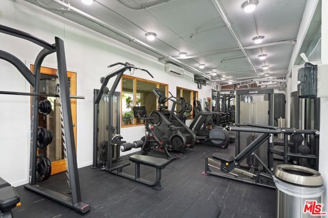 1440 VETERAN Avenue 404, Los Angeles, CA 90024