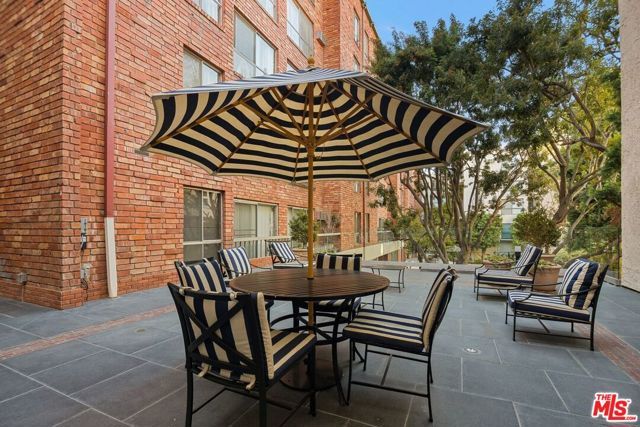 1440 VETERAN Avenue 404, Los Angeles, CA 90024